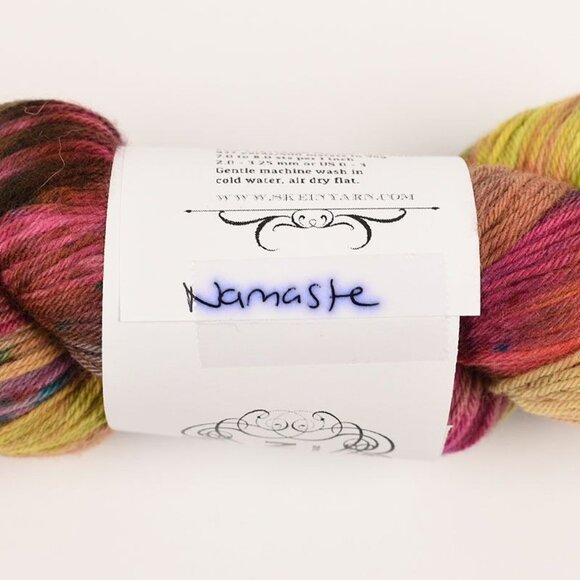 Skein Top Draw Sock Yarn 4Ply Superwash Merino Nylon 437 Yards Color Namaste - Picture 3 of 3